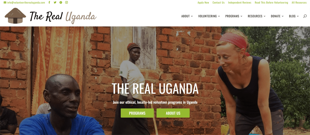 volunteer in Uganda with A braoder view volunteers